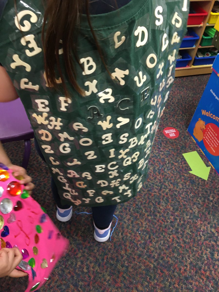 RaymondLiskey's tweet image. Tried to see as many capes as I could!  Thanks Harding for celebrating 100 great days of school!  Thx Mrs Thomas!  Good work for the elementary teachers who worked on The reading and math standards today!  Great discussion! @SCHK12