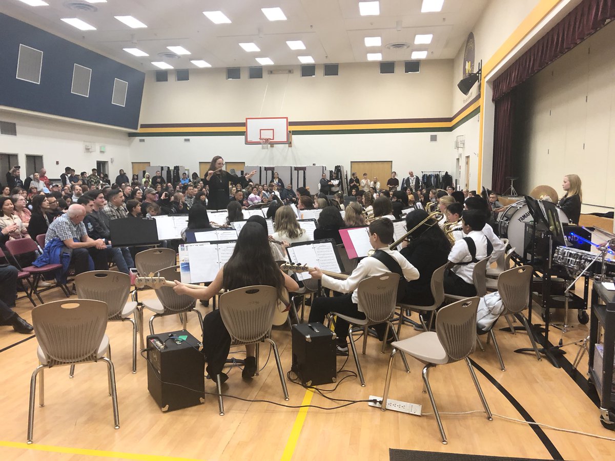 Stonegate band, rockin’ out! Mrs. Henson directing the way! #stonegatestrong <a href="/WUSDK12/">WUSD</a>