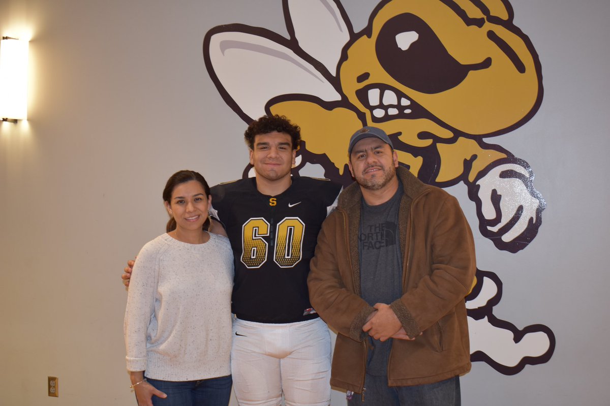 AndresSagastum8's tweet photo. After a long talk with my parents and coaches I’m blessed to say I have committed to West Virginia State University!!!!!!! Thank you to everyone who supported me and believed in me throughout this process‼️#GoStingers @CoachPenn @CoachCarlson_OL https://t.co/7ma2EqxOkX