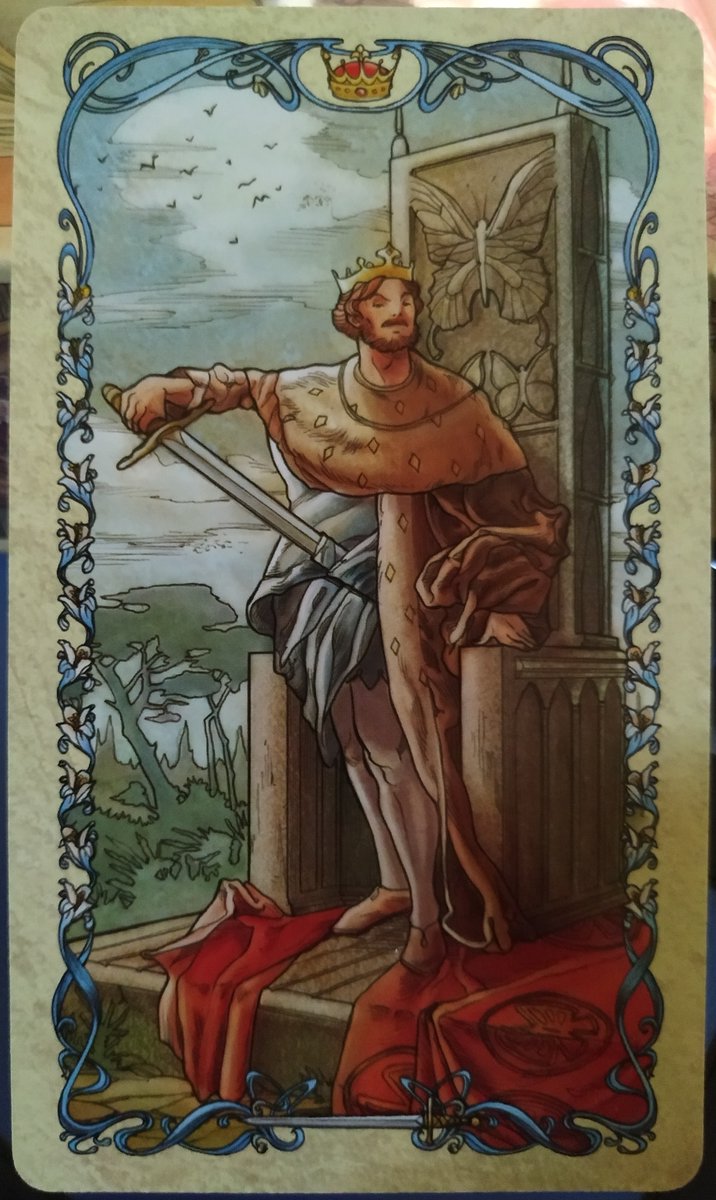 Amphorae's tweet photo. @quest_tarot Coincido totalmente. Y me asombra su conexión conmigo, los aciertos son sorprendentes. Incluso Arcanos "adversos", tan desagradables en otros mazos, en este son agradables, artísticos e inspiradores. #TarotMucha https://t.co/77UfsOzAFy