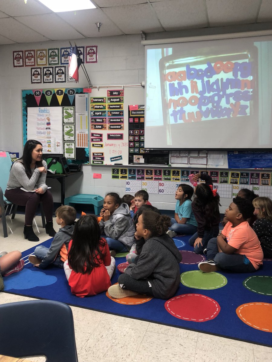 Lmendez_01's tweet photo. Great learning today! Started the morning with a Breakout, role-played being students during a word study lesson, campus visits to see teachers in action & wrapped up the day learning about 10 Leadership Moves! @levinialara1 @JessMontferrand @Pattisanchez14 #ELEMVP #NELA https://t.co/0hF60xiHhE
