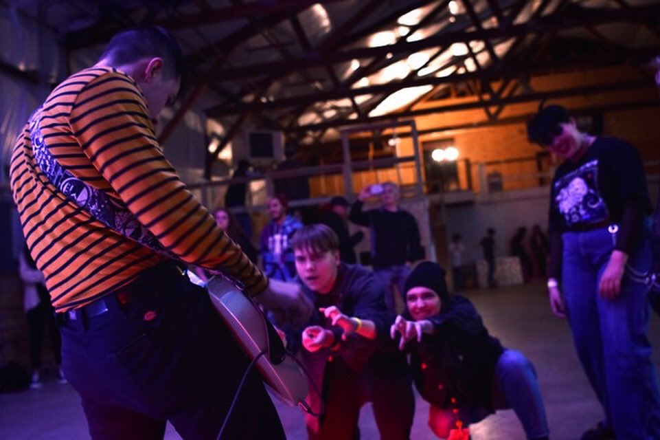 ajdgphotography's tweet photo. These are honestly my favorite moments to capture
โข โข โข
#crowd #crowdinteraction #fans #celebrity #cherryhead #thebothered #newmusicsoon #guitar #concert #photography #concertphotography #skate #skateboard #sk8theden #nikon #nikond3400 #24mm https://t.co/01AqrRlRJJ