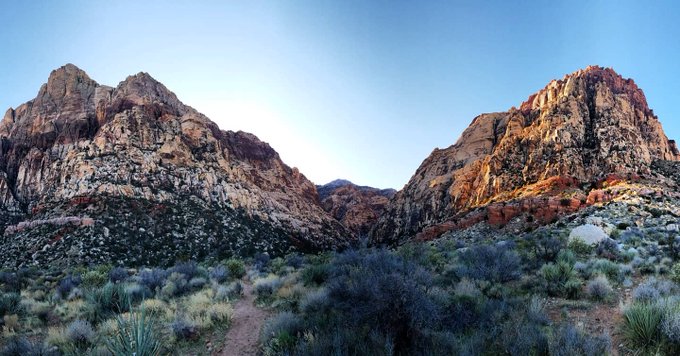 2 pic. Out for a walk in #redrockcanyon #lasvegas today.. up to #wilsonspimpleloop... and then up to