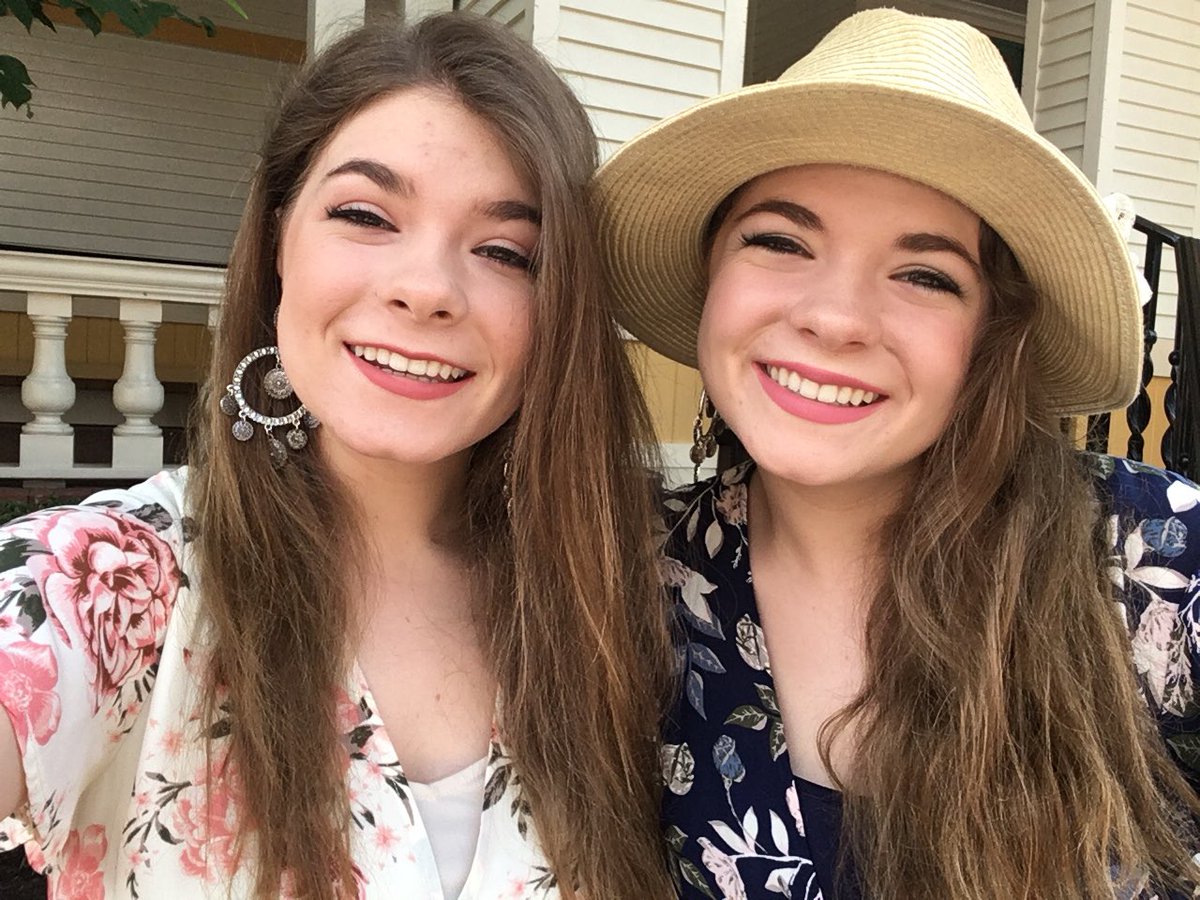 roper_sisters's tweet photo. @DollyParton @Dollywood We love getting to sing during your #BBQandBluegrassFestival! https://t.co/8ZhzdpaI3e