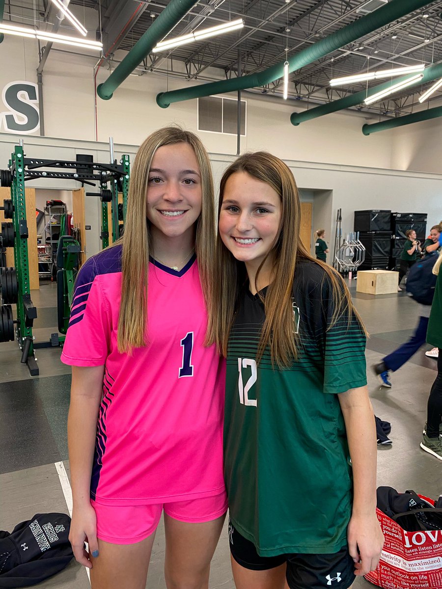 malloryosborn05's tweet photo. freshie sznnn!! @NN_Girls_Soccer #pictureday #varsitykeeper https://t.co/QDpt59z8qc