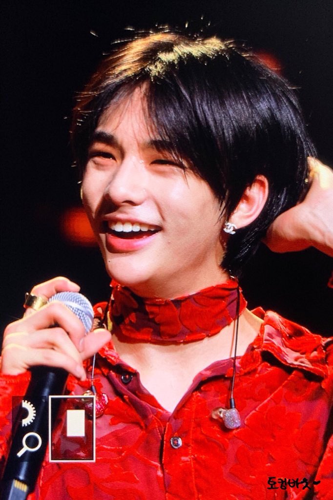 「 day 29/366 」　　　↳  #스트레이키즈  #황현진HAPPY DAY ONE OF YOUR CONCERT MY LOVE!!!! IM SO HAPPY YOURE HAVING THE TIME OF YOUR LIFE!! I WISH I COULD SEE YOU BUT THERES ALWAYS THE FUTURE!! I LOVE YOU HYUNJIN!! AND SKZ TOO IM SO PROUD OF YALL