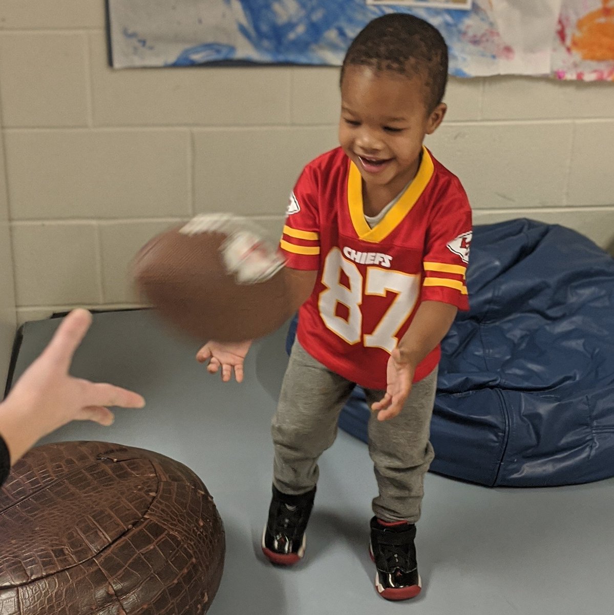 OB_Inc_KC's tweet photo. How many catches do you think our bud @tkelce will have on Sunday?
#winningwednesday #superbowlspiritweek #superbowl #superbowl2020 #kansascity #kc #kcchiefs #chiefsspiritweek #redkingdom #chiefsnation #chiefskingdom🏈
@87Running https://t.co/1LivnvNYCH