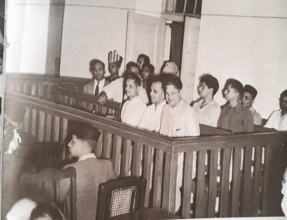 ajitanjum's tweet image. गांधी को मारने वाले हाथ 
गांधी को मारने वाला हथियार 
और 
गांधी को मारने वाले विचार 
ये सब आज भी हैं ..
गांधी होते तो आज भी मारे ही जाते ..

#Gandhi 
#gandhiji