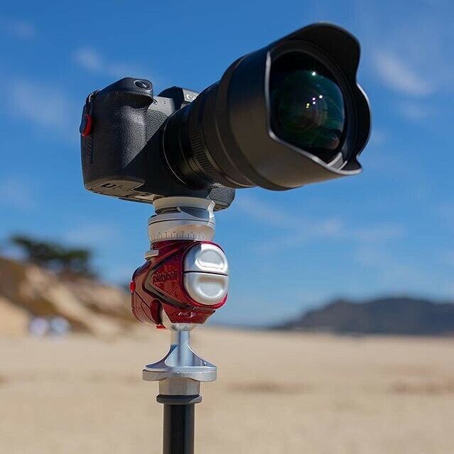 Link in bio. 
You’ve heard me talk about how much I like the <a href="/platypodtripods/">Platypod 📸</a>, and now they’ve launched a new tool, the Platyball. It’s the best tripod head you can imagine. The best thing is that is allows you to level the camera without leveling the tr… ift.tt/2RXDTLL