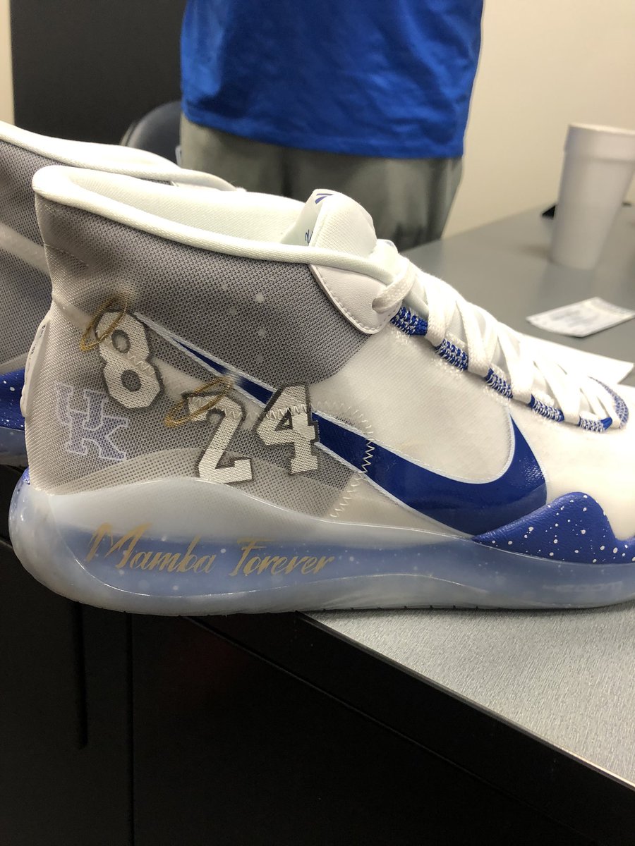 KentuckyCards's tweet photo. Special Edition Kobes for a couple of the guys tonight...amazing work by TrueBlueCustoms (IG)... Kobe and G’s numbers man amazing https://t.co/OnWUrsAqTs