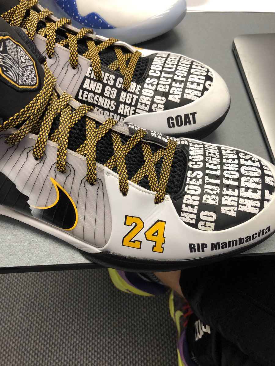 KentuckyCards's tweet photo. Special Edition Kobes for a couple of the guys tonight...amazing work by TrueBlueCustoms (IG)... Kobe and G’s numbers man amazing https://t.co/OnWUrsAqTs