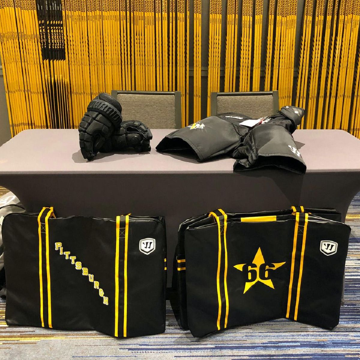 WarriorHockey's tweet photo. Now THIS is a Fantasy Camp! Very proud to help support the 2020 @mariolemieuxfdn Fantasy Camp this week in Pittsburgh! π§
#WarriorCustom #WarriorPRO #LemieuxFoundation https://t.co/2U1jjpLwmO