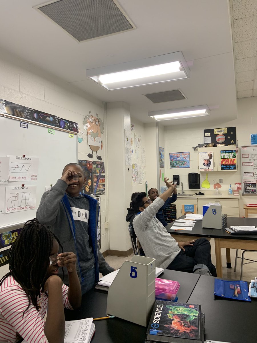 6th grade scientists are investigating visible light and color this week! Fun!
⁦@DPS_science⁩ 
⁦<a href="/CIBLEARNING/">CIBL</a>⁩ 
#CIBLscienceDPS