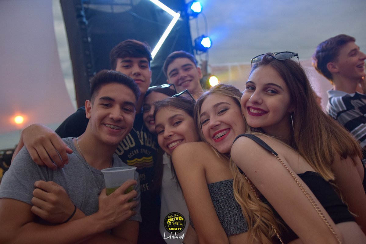 lalalandprod's tweet photo. 📸 Cuando lo retro se combina con lo actual. Ese es el punto exacto 🎉 

Algo de nuestra cobertura de fotos para @RetroNight_VE Gracias por la oportunidad!! https://t.co/oDwViFvT2X