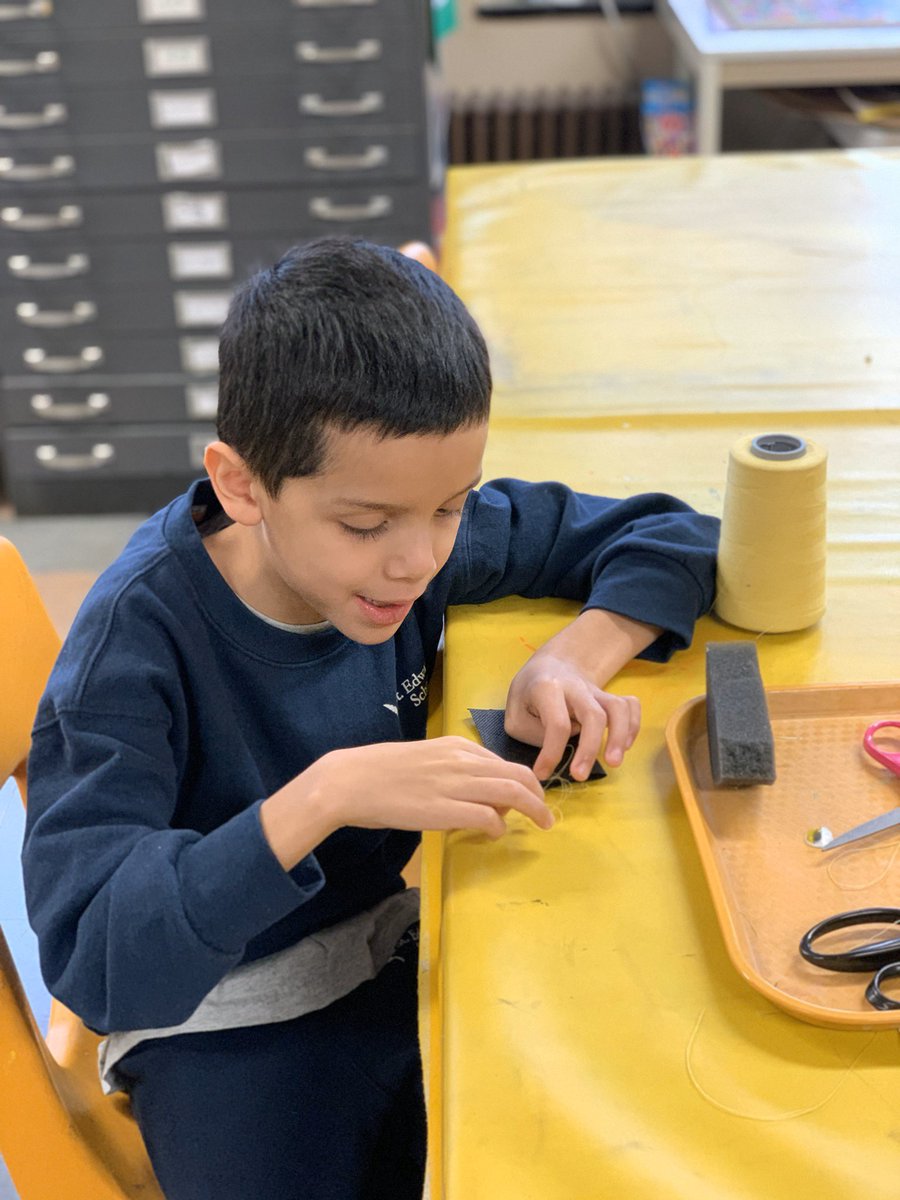 stedward307ART's tweet photo. Sewing is an important skill. Used by surgeons, bookbinders and taxidermist...AND ARTISTS of course! @StEdwardChi #tabartstudio #thinkinglikeartists #sewingskills #elementaryart #studentart https://t.co/IFayFG8yLt