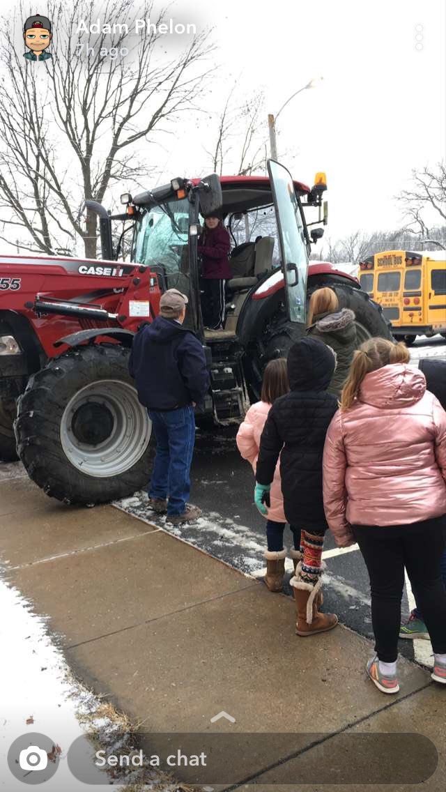 RaylenPhelon's tweet photo. Spent the morning with Osage city second graders, teaching them about how soybeans grow, what they're used for, and what equipment is used to plant and harvest soybeans. And to top it all, they all got to sit on a tractor!  Thanks Adam Phelon who helped and KSC for the giveaways https://t.co/uDeAh5F2ey