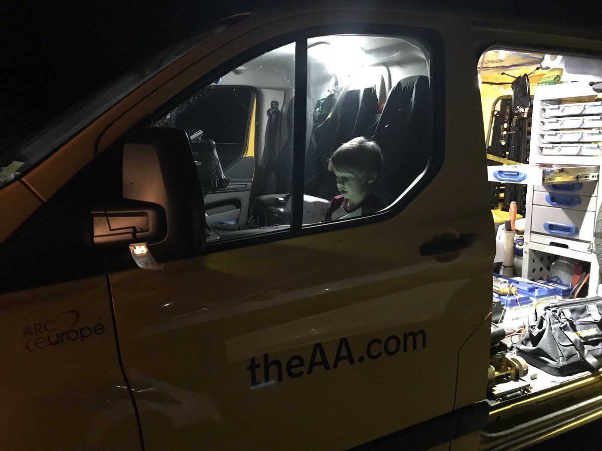 MummySezza's tweet image. Thank you !!!!! Mr AA man.We broke down tonight in the cold🥶weather in a dark place miles away from home &amp;amp; my little dude didn’t like it one bit until the AA man arrived &amp;amp; he was able to sit in the warm van &amp;amp; turn on the lights. He was brilliant with Ollie 🧩💙 #AAbreakdown