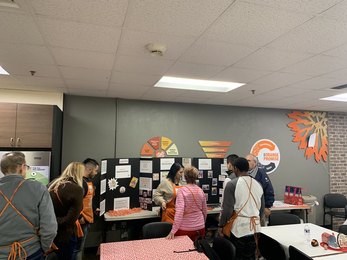 GarySte33659467's tweet photo. 3310 celebrating safety with Chhary the store manager conducting presentation #wdsamwu #the3310 @Hdchhary @AdrianaGregus @ricdehs @THD_SteveMitch @steveknott020 #pacnorthproud https://t.co/cA9xn0CzOJ