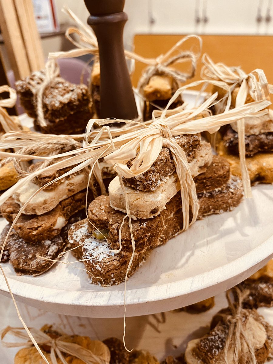 TheDogsDailyLtd's tweet photo. Our plant based vegan natural canine cookies #dogsofinstagram #Baking #cookies #dogwalking #doggroomer #dogtreats #dogsport #ourdogs #dogshowing #DogsofTwittter #farmshop #farminguk #gardencentre #topdogmodel #TopDogTips #naturaldogtreats #plantbased #Veganuary2020 https://t.co/BHI8v38xK0