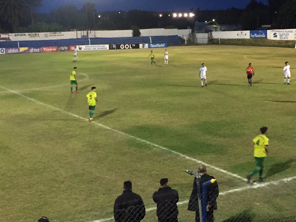 #CopaOFI - #SUB17

GOOOOL de Canelones del Este, a los 8’ Brandon Palabes marca el 1-0 ante Maldonado
