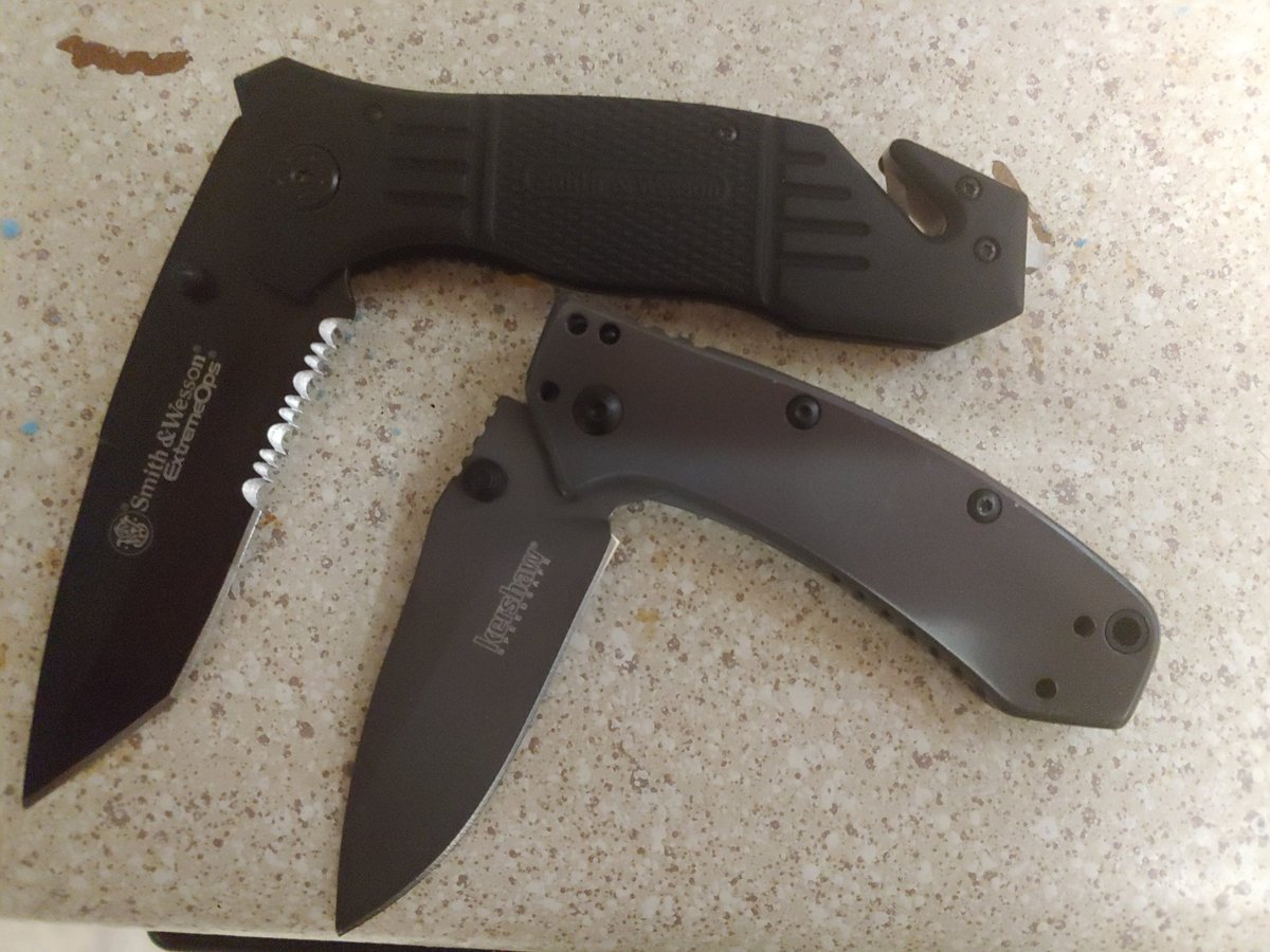 _Waffle_Bandit_'s tweet photo. Got A couple new pocket tools yesterday :3. @kershawknives #extremeops #smithandwessonknives #tacticalknife #pocketknife #utilityknife https://t.co/ZLBoltNSam