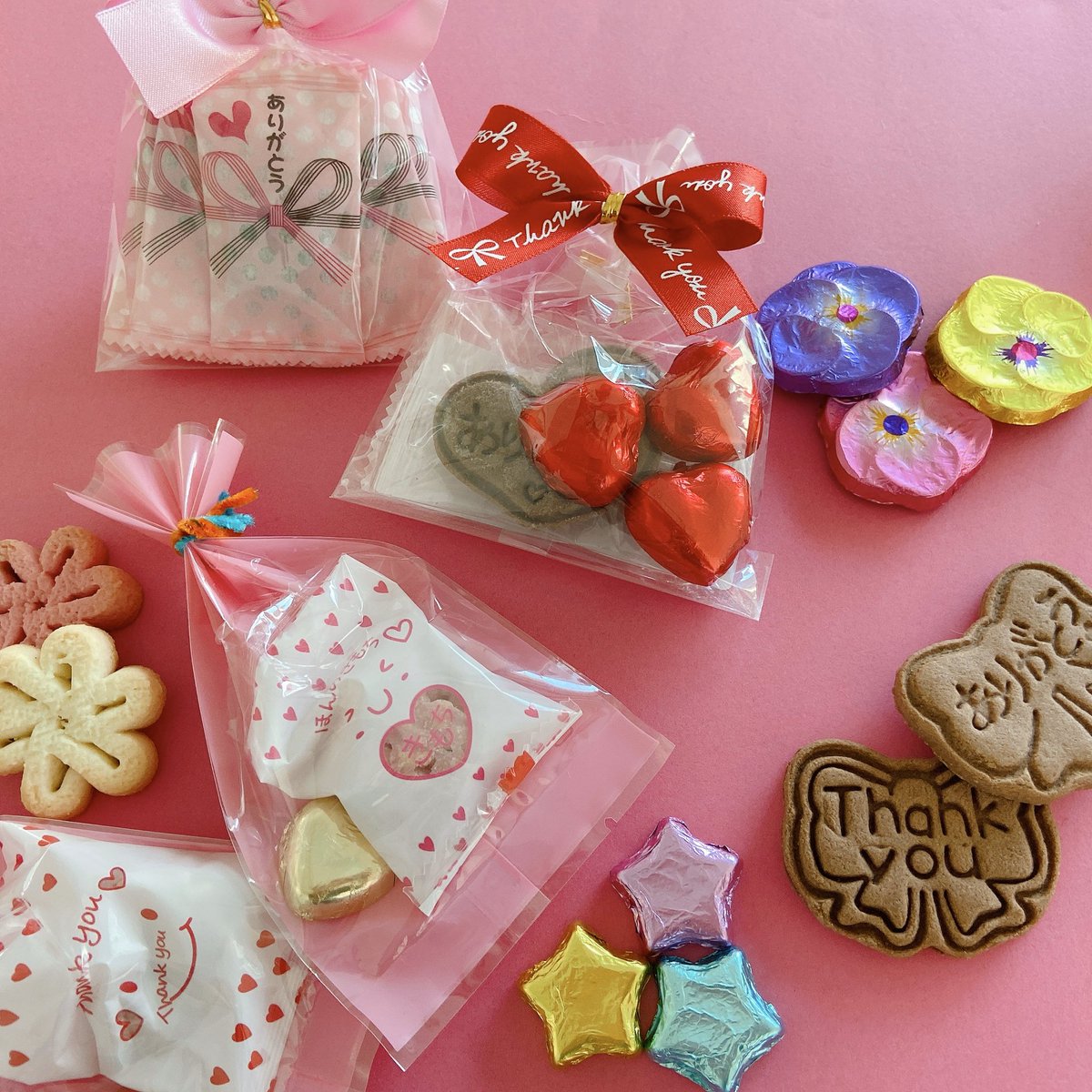 Its Demo Thanks バレンタイン もうすぐバレンタインデー メッセージの入ったプチギフトで ありがとう を贈ろう ハートクッキー ハートチョコ 300 Tax ありがとうチョコ 3 Tax ほんの気持ちですチョコ 3 Tax お札チョコ 3 Tax
