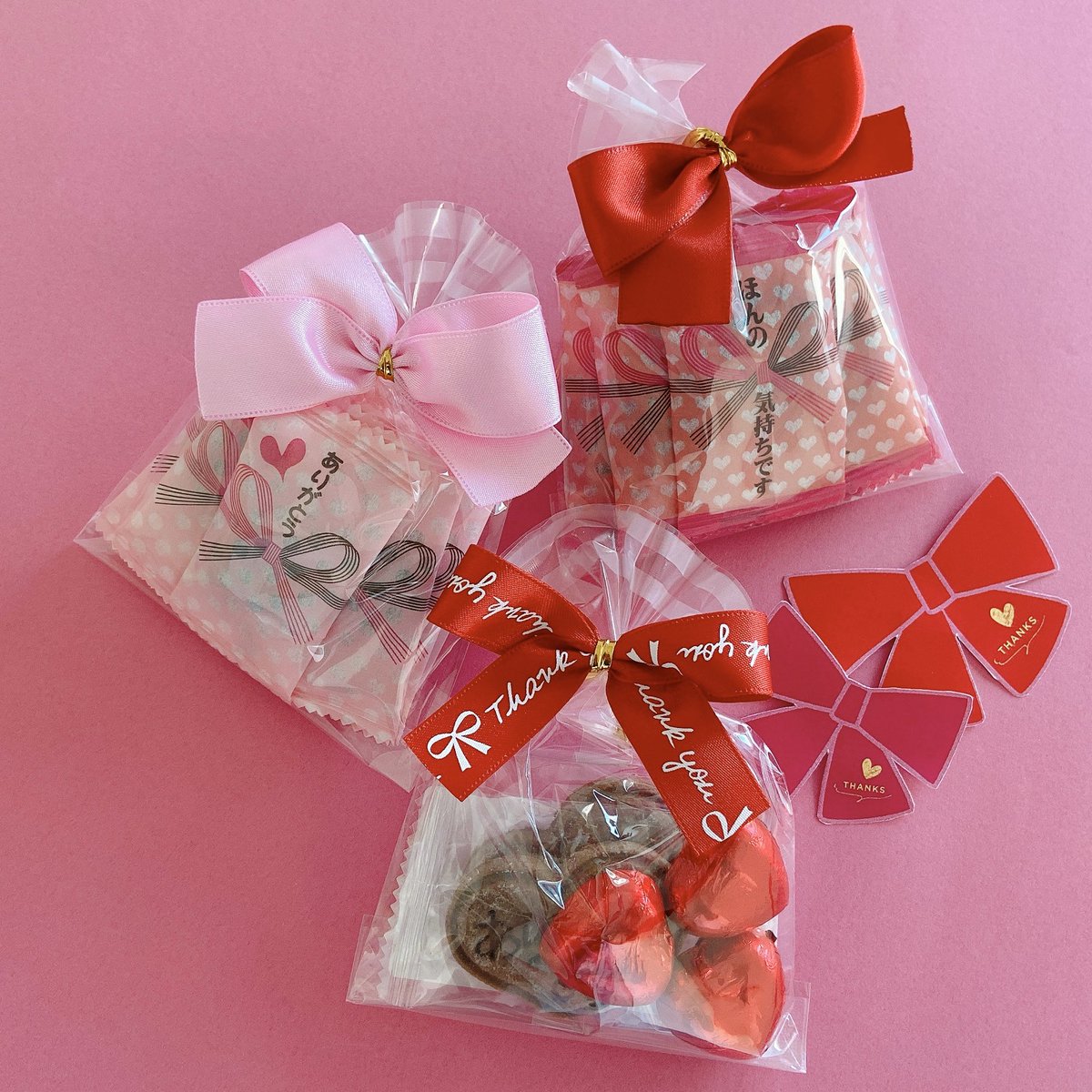 Its Demo Thanks バレンタイン もうすぐバレンタインデー メッセージの入ったプチギフトで ありがとう を贈ろう ハートクッキー ハートチョコ 300 Tax ありがとうチョコ 3 Tax ほんの気持ちですチョコ 3 Tax お札チョコ 3 Tax