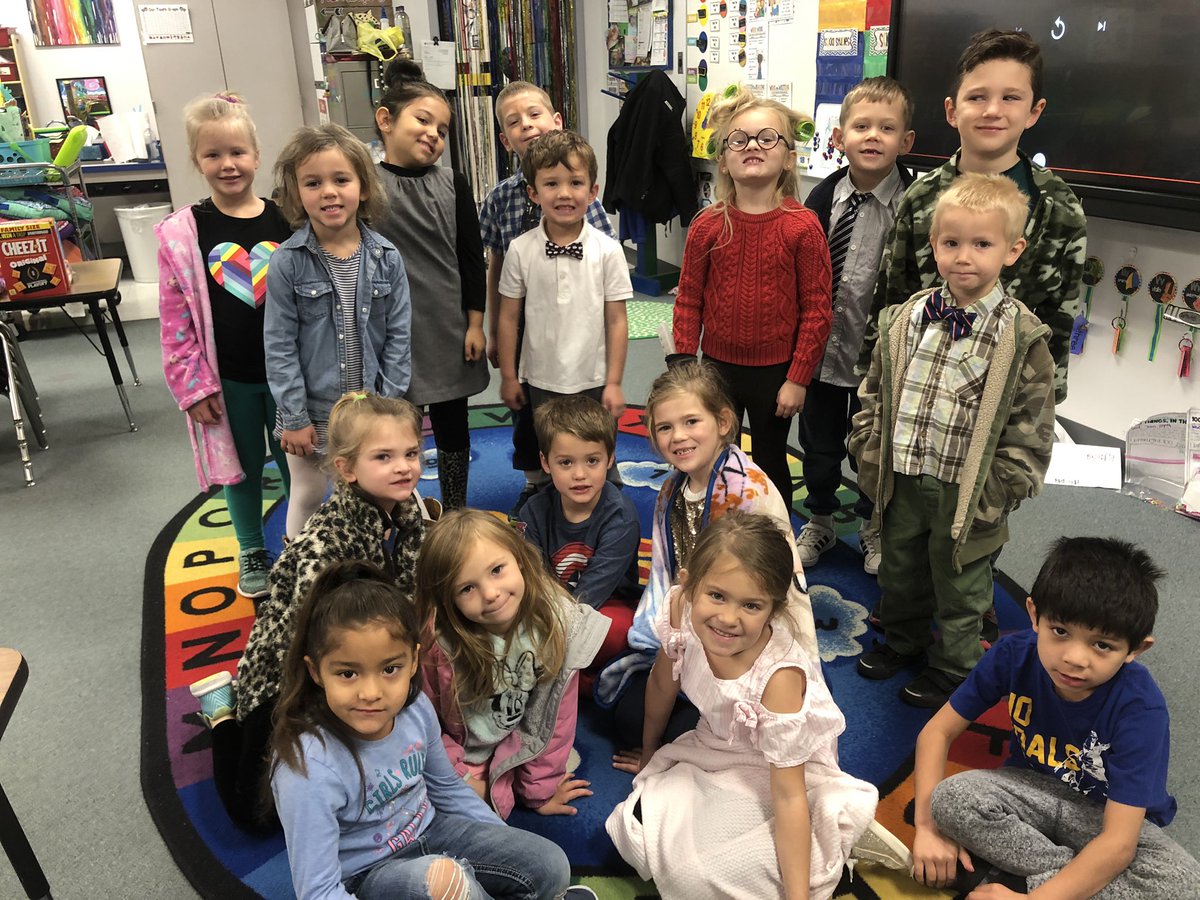 MandaKay01's tweet photo. Happy 100th Day of School! #LISDFutureFocus @LorenaPrimary https://t.co/Sk1jl2hCIr