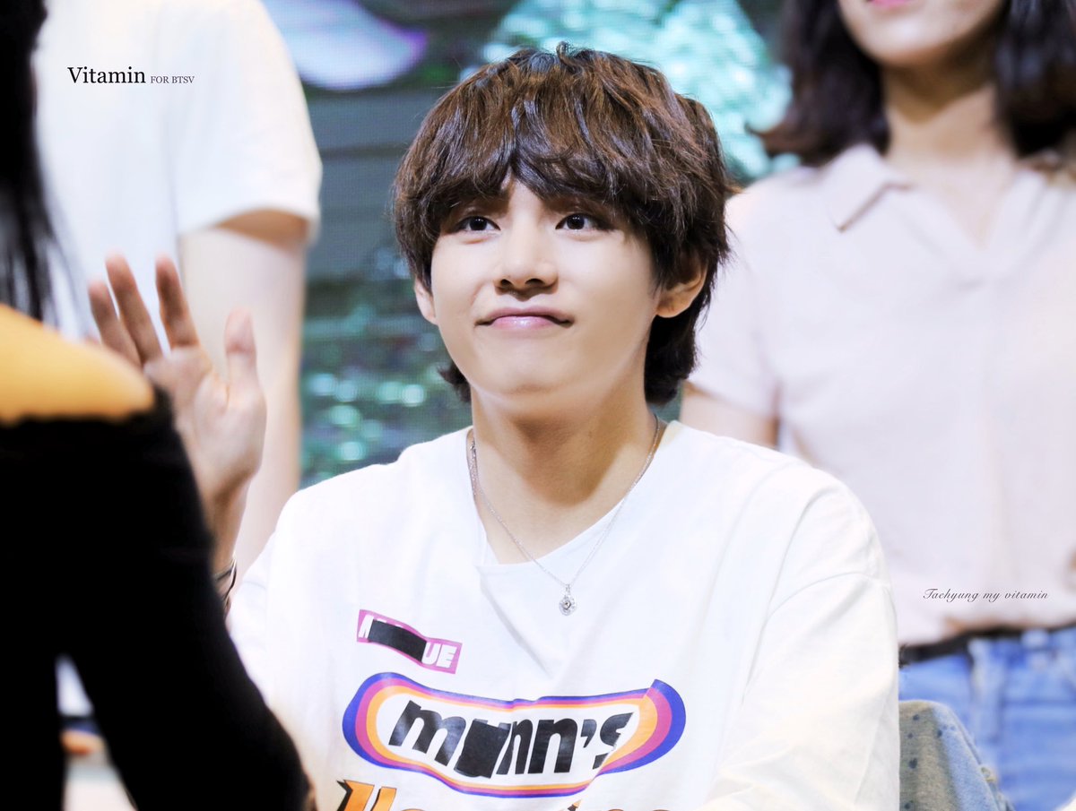Vitami1230's tweet photo. 180603 미화당팬사【HQ】

태형이너무 귀엽다😫
#방탄소년단 #뷔 #태형 #TAEHYUNG #V #BTS 
@BTS_twt https://t.co/cI3xVdkBro