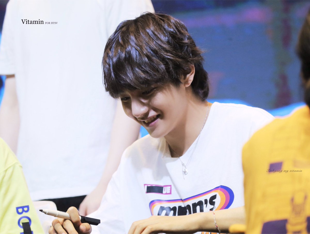 Vitami1230's tweet photo. 180603 미화당팬사【HQ】

태형이너무 귀엽다😫
#방탄소년단 #뷔 #태형 #TAEHYUNG #V #BTS 
@BTS_twt https://t.co/cI3xVdkBro