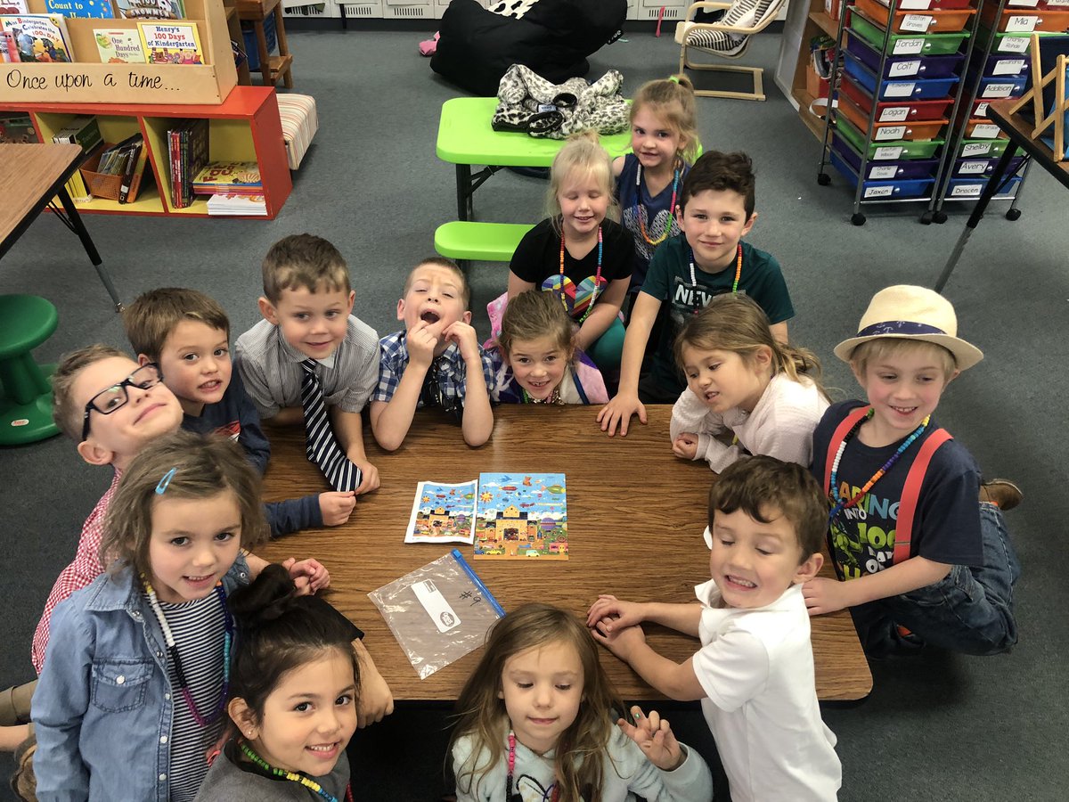 MandaKay01's tweet photo. Happy 100th Day of School! #LISDFutureFocus @LorenaPrimary https://t.co/mdVBApasbB