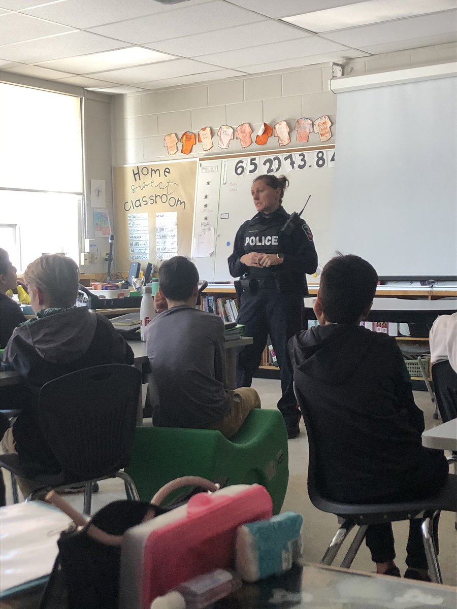 ScottCentralPS's tweet photo. Our students explored many aspects of mental health on #BellLetsTaIk Day from what is mental health, ways to stay calm &amp; how to manage online with Const. Edgars! We’ll be continuing the discussion over the next week! #DDSBWellBeing https://t.co/MVmuwuGdNP