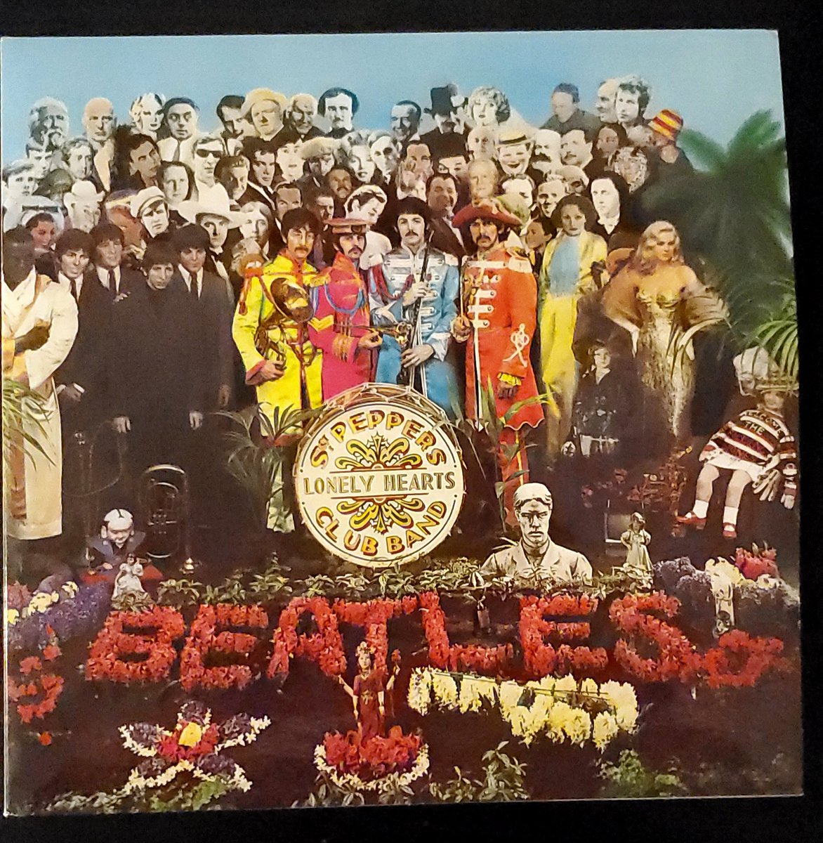 Arash06's tweet photo. Favorite Vinyl Finally
#sgtpepperslonelyheartsclubband #circuslife #vinyl #vinylrecord #vinylcollection #vinyladdict #vinylcollective #vinyljunkie #recordcollection #recordcollector #classicalbum #albumcoverart #paulmccartney #johnlennon #georgeharrison #ringostarr @thebeatles https://t.co/CFHBkgSva1