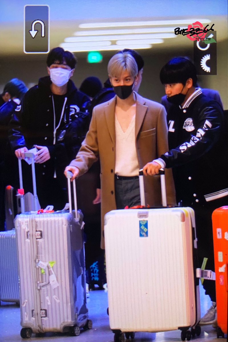 RedRose_0718's tweet photo. 200129 LAX 입국 태민 

#TAEMIN #テミン #SHINee #샤이니 https://t.co/Cx0CkEShfP