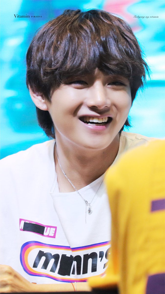 Vitami1230's tweet photo. 180603 미화당팬사【HQ】
🍞🍞
#방탄소년단 #뷔 #태형 #TAEHYUNG #V #BTS  
@BTS_twt https://t.co/RT6QDSTbcM