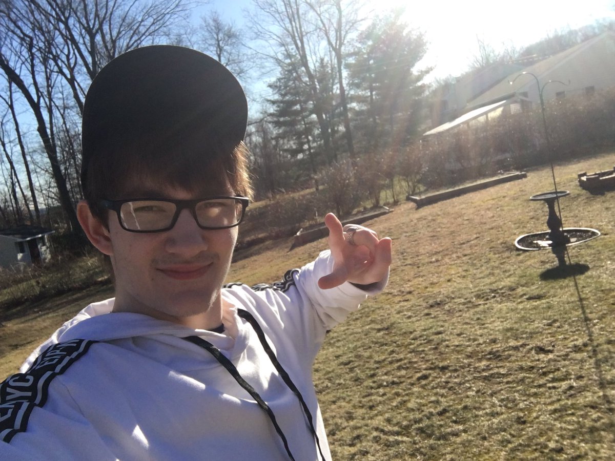 lilangelic925's tweet photo. The sun was in my eyes in all these photos haha 😄💎was feeling happy ☺️🌸
How was your day today? :)
#selfie #rapper #soundcloudrapper #glasses #cute #kawaii #hat #lilangel #hoodie #designer #igrapper #peace #peacesign #chill #nature #sun #goodweather #comfy #trapper https://t.co/Jmu4DODAZt