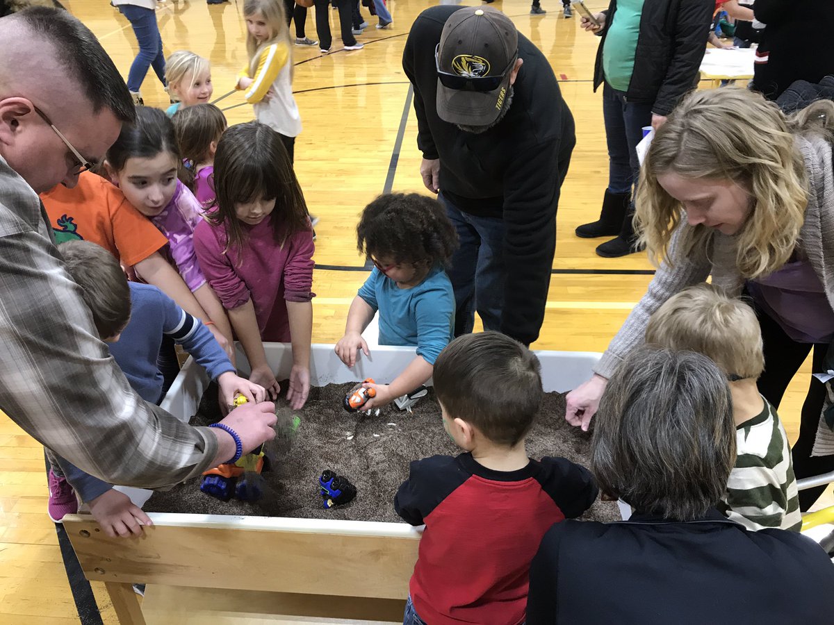 ShullELC's tweet image. Come and get Messy at our 6:00 session tonight ! #MessyNight @RayPec @ShullELC