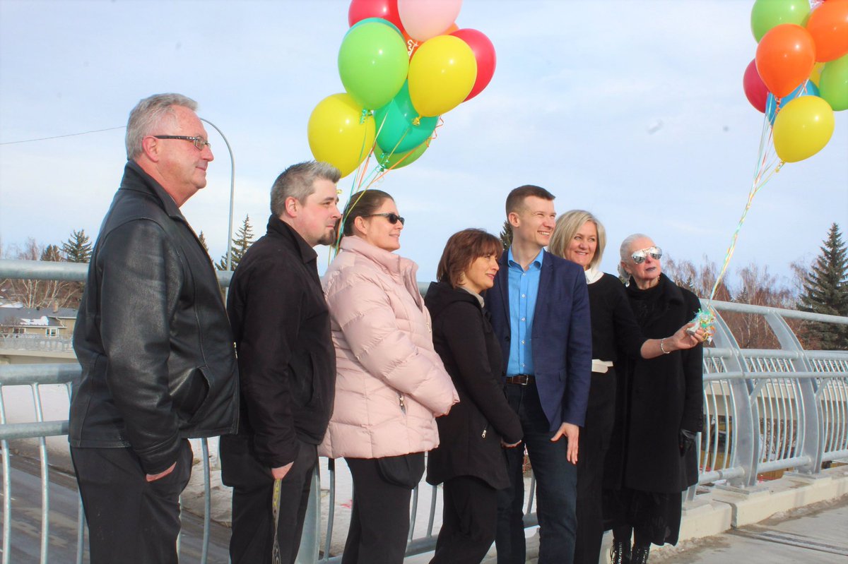 YYCNeedsJeromy's tweet photo. Thanks to Jeromy, an โopen for business eventโ was held over the weekend to help dozens of businesses at Glenmore Landing adversely affected by 2 long and painful years of #swbrt construction. We appreciate @JeromyYYC standing up for local biz #CalgaryNeedsJeromy #yyc #yyccc https://t.co/Otb62d2nSy