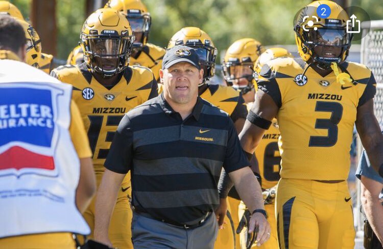 LaVellWright7's tweet photo. Extremely blessed to receive an offer from the university of Missouri #Miz x #Newzou 🐯@CoachDrinkwitz @CoachDjSmith @FBCoachThompson @ArmedPHorce https://t.co/WpxWv4gcXM