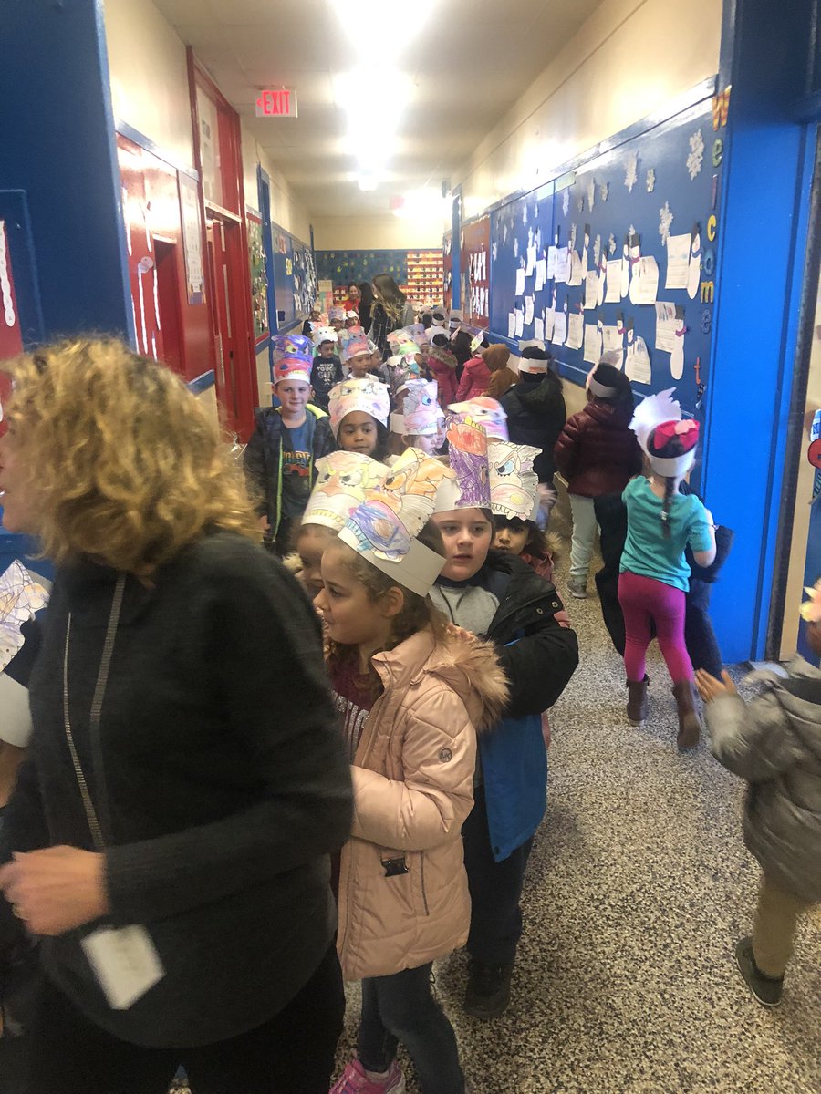melaniearfman's tweet photo. Deasy School Kindergarten students enjoy learning about Chinese New Year and eating delicious Chinese food!
#Glencovepride https://t.co/D0TSs4QEE9