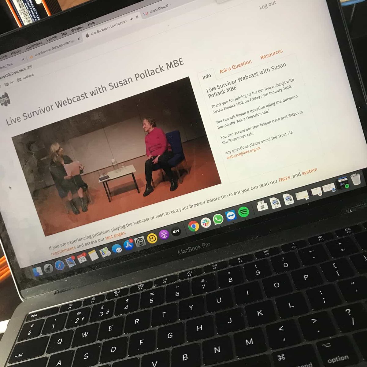 _JWilkinson_'s tweet photo. An amazingly emotional event we did last Friday with @SassyFilms for the @HolocaustUK #HET #holocausteducationaltrust #sassyfilms #streamingtank #streamingtankontour #lu600 #streamingtanklive #NeverForget https://t.co/wlajYItlQb