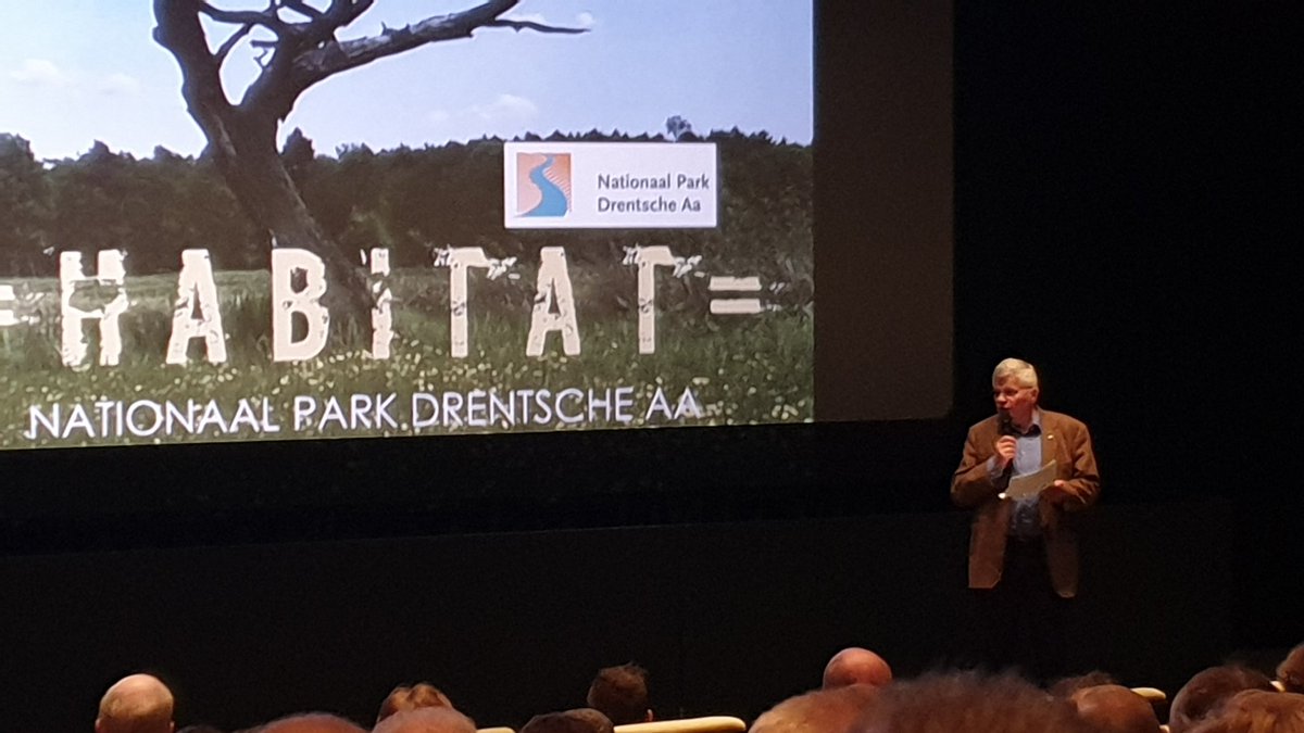 Mooie première van de film =HABITAT=. Weer een prachtige film van Henk en Janetta, gemaakt in Nationaal Park Drentsche Aa. Ik heb 'mijn' werkgebied weer van een hele andere kant gezien. Prachtige onderwater beelden. Schitterende Wespendief opnamen, enz. kunststukje 👍🏻