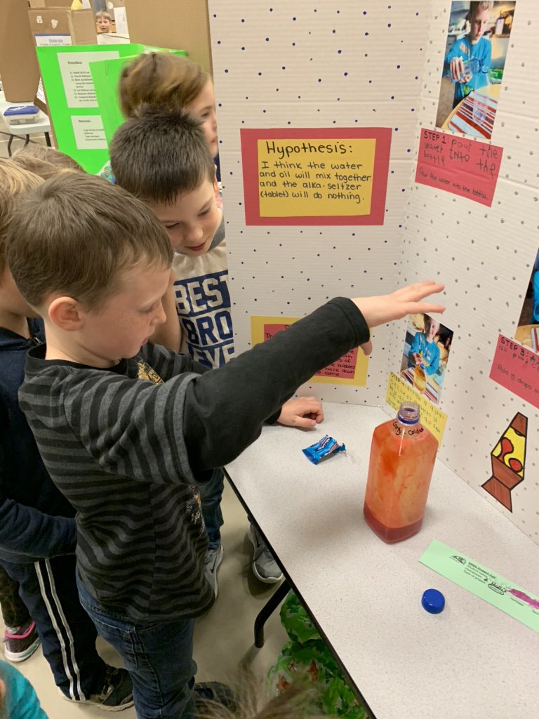 Grade1Hollis's tweet photo. A few of our project fair presentations to the class today. What a great job they did! #projectfair @SMES01 @CohoonCaitlin https://t.co/P6p7nyYbbs