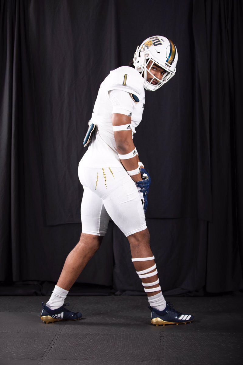 JecoryanDavis's tweet photo. Official visit @ FIU #PawsUp 🐾 https://t.co/yvNbMMgczH