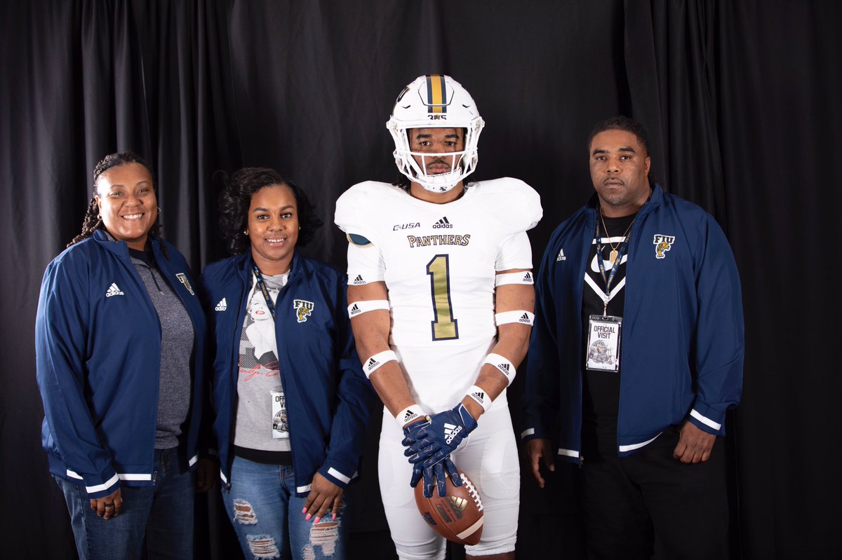 JecoryanDavis's tweet photo. Official visit @ FIU #PawsUp 🐾 https://t.co/yvNbMMgczH
