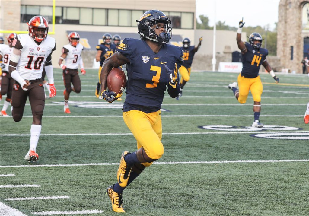 rayraythaboy's tweet photo. Blessed and honored to receive my 4th offer from the university of Toledo 🚀#gorockets @Kevin_Beard9 @coachtunsil @ToledoFB @unclelukereal1 @TrenchSetters @quay85 @JerryRecruiting @larryblustein @edison_miami @LeonMaycock https://t.co/HILTlqqi8q