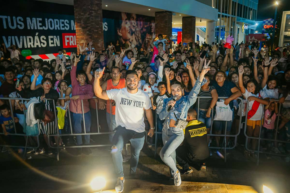 BCachaza's tweet photo. Nuestra amiga Cachaza junto a Rafael estuvieron pasando un divertidísimo día en Mall Aventura Santa Anita lleno de premios, bailes y sorpresas. Cuéntanos en qué ciudad te gustaría tenerlos?
📞 945333636 - 951788474
#baile #cachaza  #diversion #premios #lima #niños #niñas #jovenes https://t.co/hQQOuvWz5d