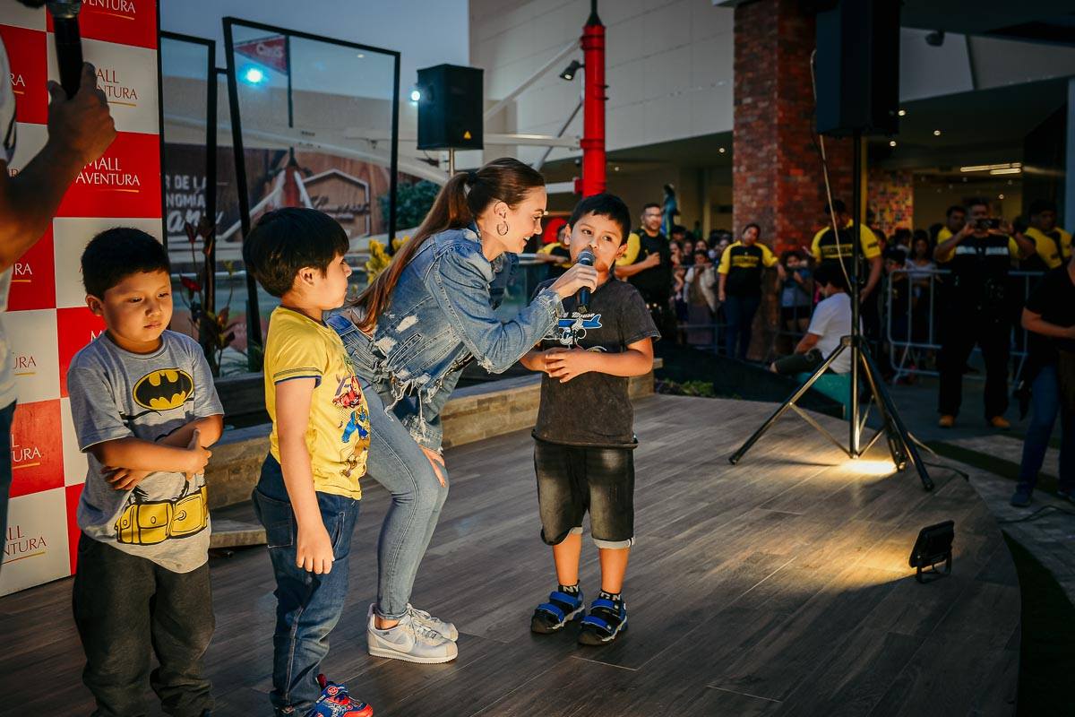 BCachaza's tweet photo. Nuestra amiga Cachaza junto a Rafael estuvieron pasando un divertidísimo día en Mall Aventura Santa Anita lleno de premios, bailes y sorpresas. Cuéntanos en qué ciudad te gustaría tenerlos?
📞 945333636 - 951788474
#baile #cachaza  #diversion #premios #lima #niños #niñas #jovenes https://t.co/hQQOuvWz5d