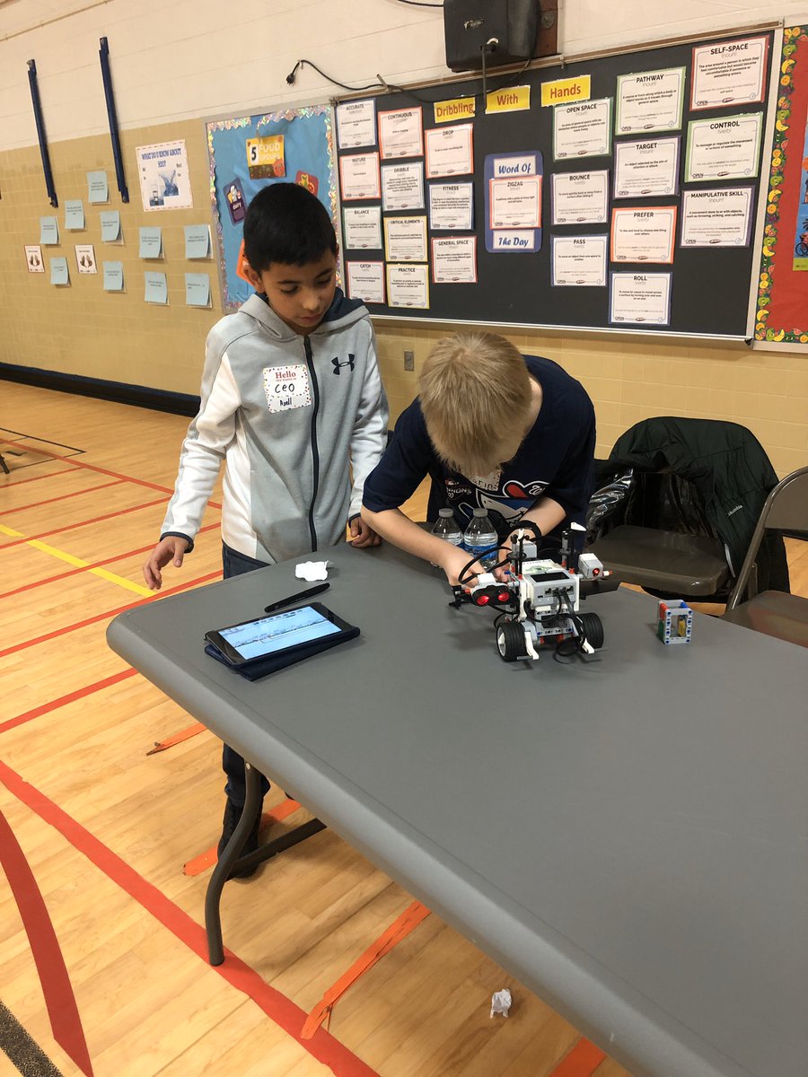 rosehilles's tweet photo. So many experiences at STEAM night tonight! https://t.co/BZMXRH93dy