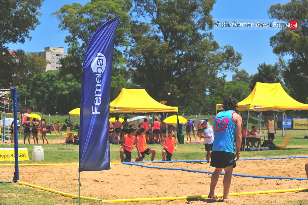 Se acerca la definición de la Liga Metropolitana de Beach Handball en Parque Sarmiento 🏟

3️⃣ días para que comience la #fecha4 🤾‍♂️🤾‍♀️

📸 <a href="/GermanPaezFoto/">German Paez</a>